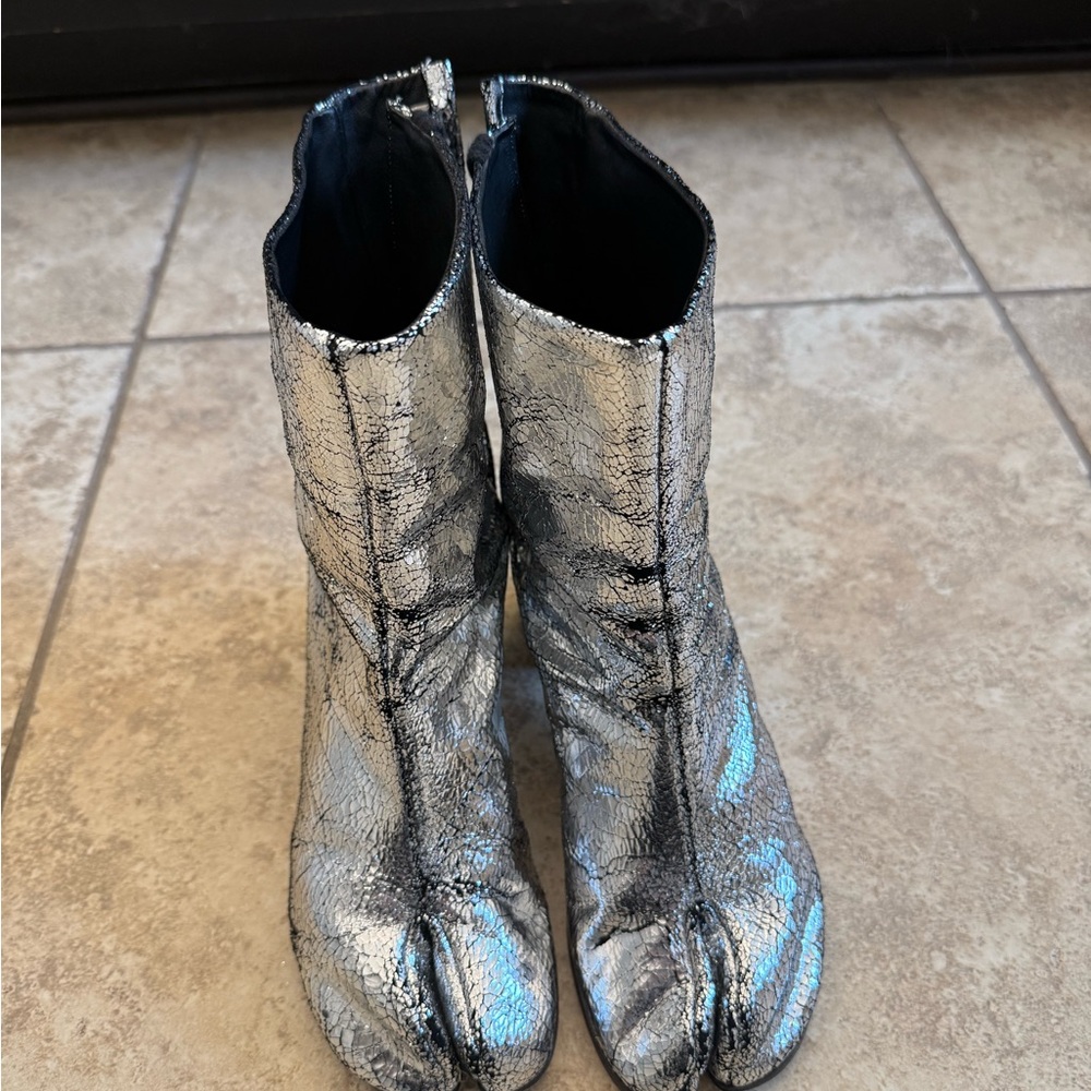 Maison Martin Margiela Silver Heeled tabi boots - Picture 2 of 8